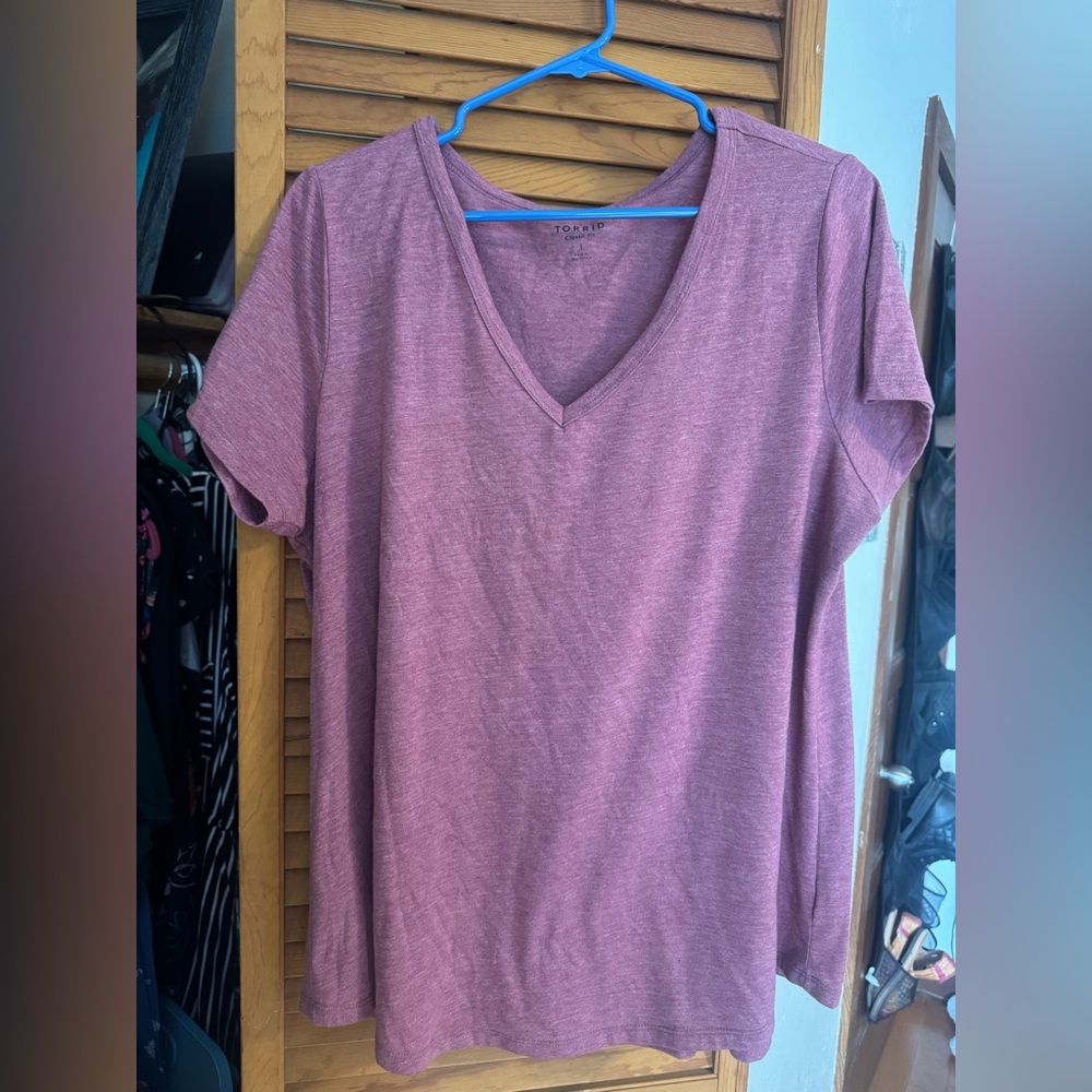Torrid Girlfriend V-Neck Tee - Picture 3 of 3